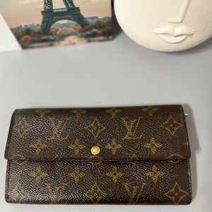 Authentic Louis Vuitton Monogram Sarah Wallet Envelope Wallet.